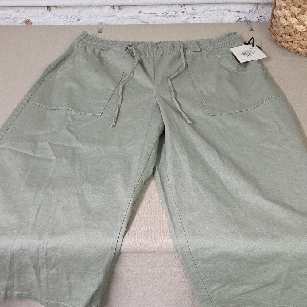 NWT AVA AND VIV Loose Wide Leg Crops Light Olive Size XXL